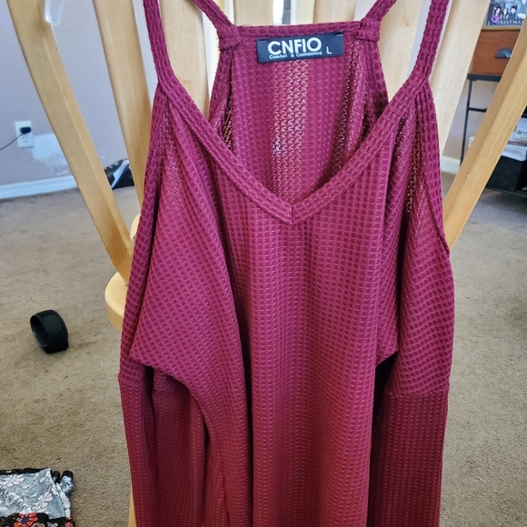 Tops - Picture 2 of 8